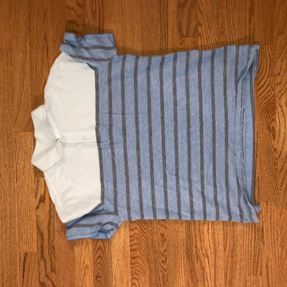 Lightly worn G.H Bass men’s polo. Size L.